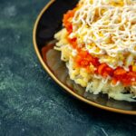 Гнездо глухаря: классический салат слоями