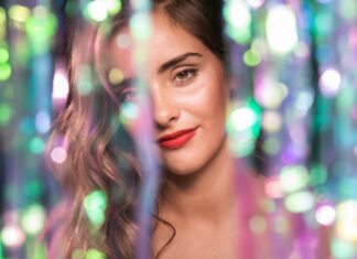 Вечерний макияж для брюнеток с зелеными глазами