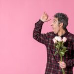Как ненавязчиво намекнуть парню на желание получить цветы