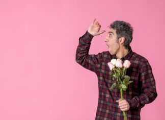 Как ненавязчиво намекнуть парню на желание получить цветы