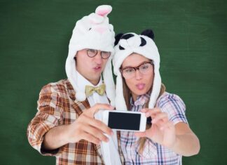 Как назвать семейную группу в WhatsApp смешно