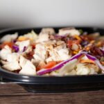 Потушите капусту с мясом в сковороде