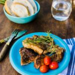 Свинина с солеными огурцами и подливкой