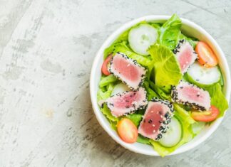 Салат с ветчиной и свежими огурцами