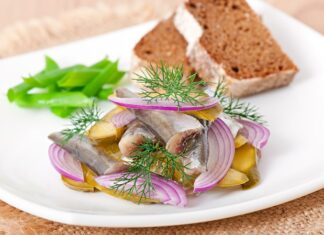 Минтай в маринаде с морковью и луком