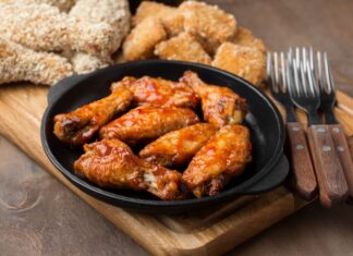 Крылышки в духовке с медово-горчичным соусом