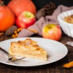 Шарлотка из рисовой муки с яблоками