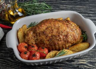 Филе бедра индейки с картошкой в духовке