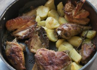 Свиные ребра с картошкой в кастрюле