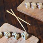 Название треугольных суши в листе нори