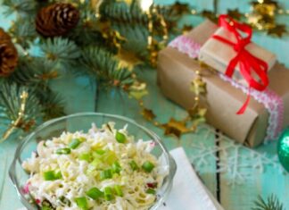 Крабовые палочки и рис: классический салат