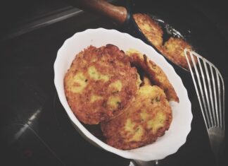 Картофельные драники с фаршем на сковороде