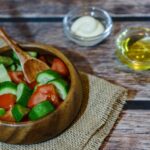 Рыбный салат из консервов в масле