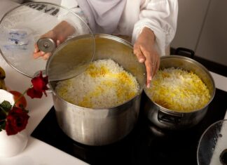 Тушение капусты с тушенкой в казане