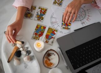 Таро онлайн: нравлюсь ли я ему?