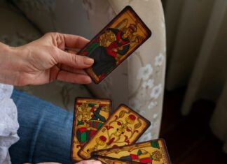 9 Пентаклей Таро: Да или Нет?