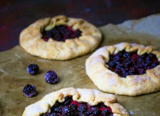 Ягодный пирог из песочного теста