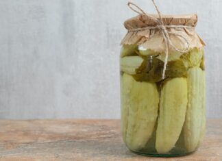 Закрываем сезон: соленые огурцы на зиму в банках