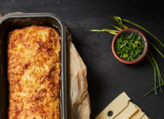 Творожный пирог с укропом в духовке