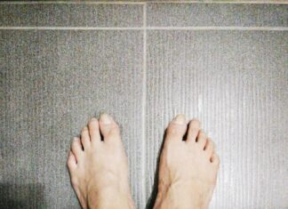 Чешется левая пятка у мужчины: народные приметы и причины