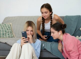 Прикольные названия для группы друзей в WhatsApp