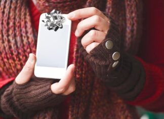 Сны о подарках: что значит получение телефона