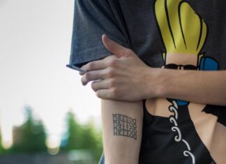 Мужские небольшие тату на предплечье