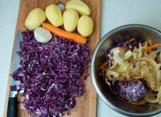 Салаты из красной капусты: рецепты и идеи