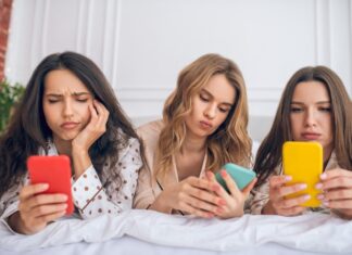 Запись друзей в телефоне: прикольные способы