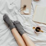 Белые носки во сне: тренд или ошибка стиля?