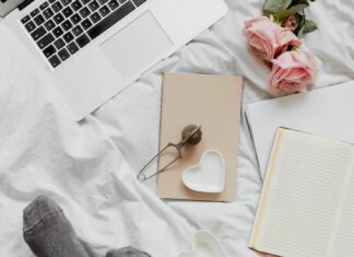 Белые носки во сне: тренд или ошибка стиля?