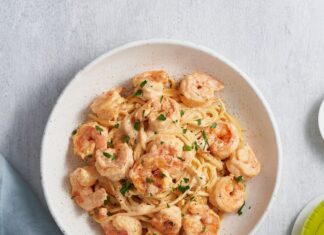 Креветки в сливочном соусе с пастой