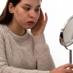 Прыщ на лбу в центре: примета или миф?