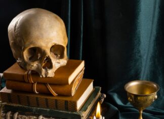 Смерть и Королева Кубков: Сочетание в Таро