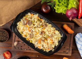 Классический плов с курицей в кастрюле