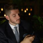 Размышления: Скучает ли мужчина по вам согласно Таро