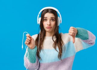 Почему стали тише играть наушники и как это исправить