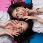 К чему снятся девушки вокруг себя