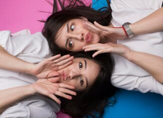 К чему снятся девушки вокруг себя