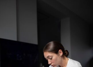 Заголовок: Приметы и суеверия: чешется палец на ноге