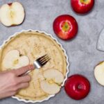 Шарлотка с яблоками в духовке: пошаговый рецепт