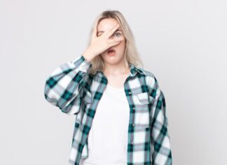 Левый глаз чешется в воскресенье: народные приметы