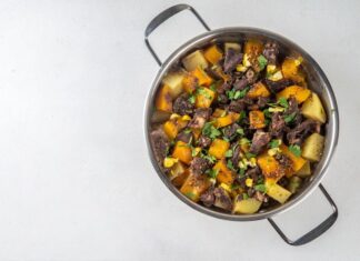 Тушеный картофель с мясом в мультиварке