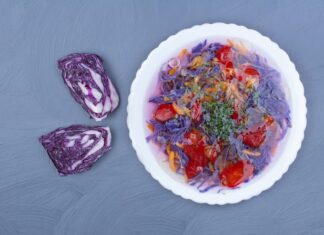 Салат из свеклы с черносливом и сыром