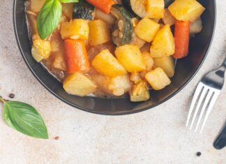 Капустно-картофельное рагу без мяса