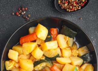 Овощное рагу с капустой и картошкой