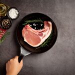 Жарка шеи свинины на сковороде