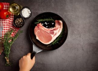 Жарка шеи свинины на сковороде