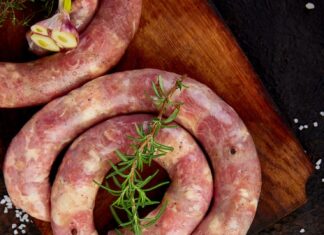 Домашняя колбаса: рецепты приготовления в духовке