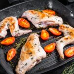 Куриные бедра в духовке: простой рецепт без майонеза